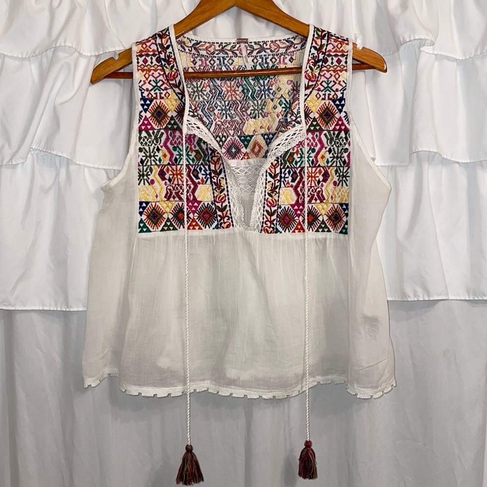 Embroidered Sleeveless Top - White - Picture 4 of 8